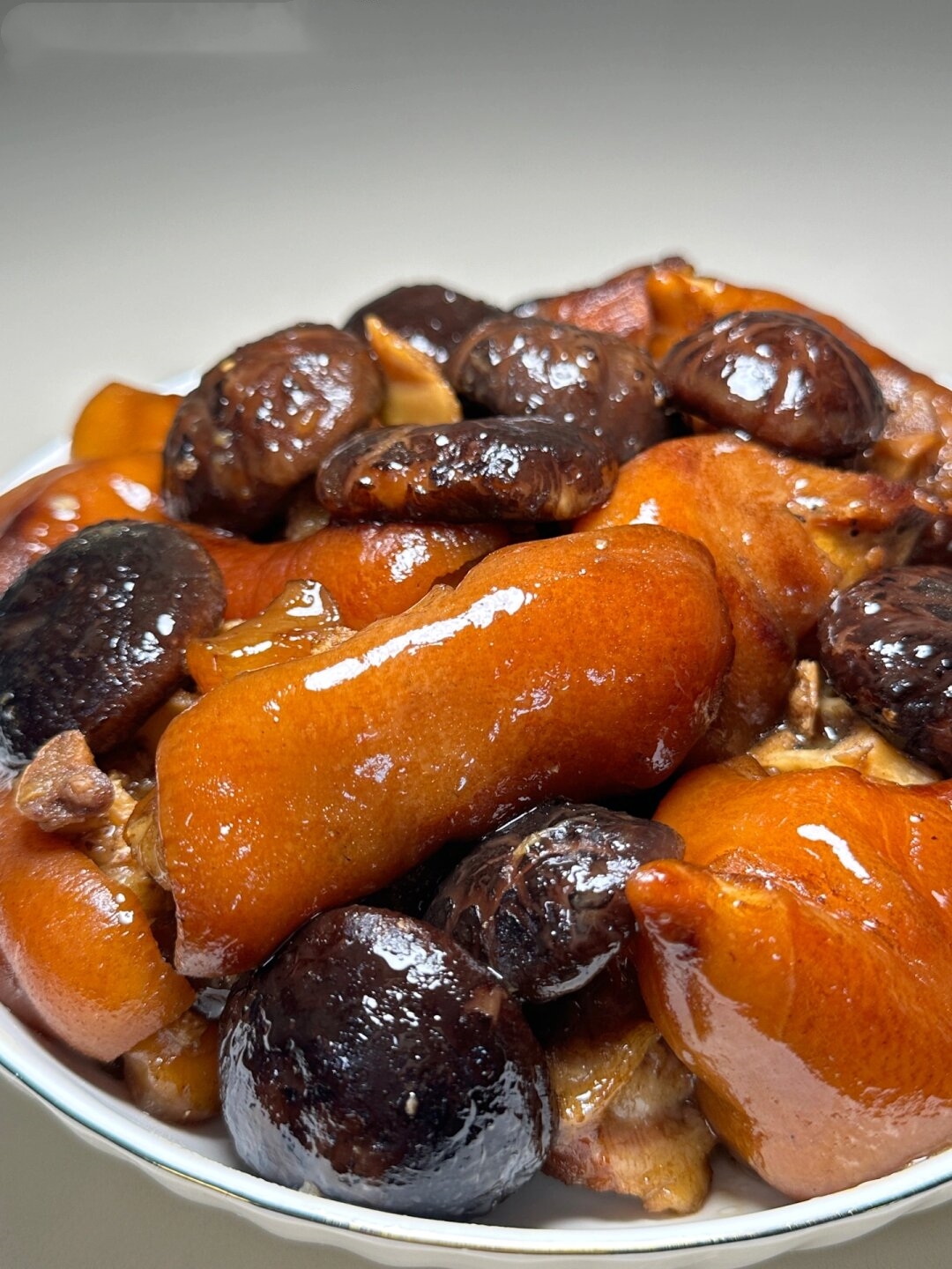 花生香菇烧猪脚